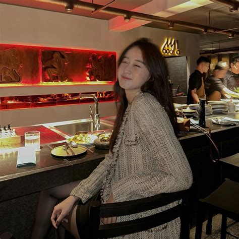 Nga Anh hot girl đang hẹn hò với chồng cũ Mai Ngọc Kém bạn trai thiếu gia 8 tuổi vào top 10