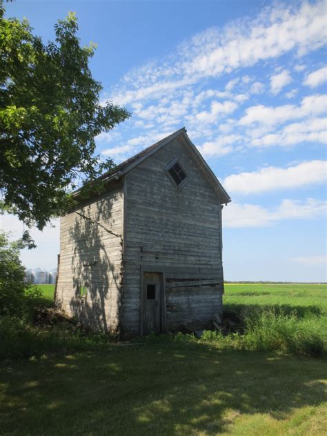 Manitoba Heritage Building Octagonal Grain Silo ReadReidRead