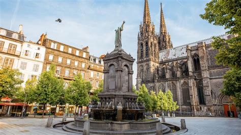 Clermont Ferrand Une Ville Industrielle Qui Séduit Les étudiants Le