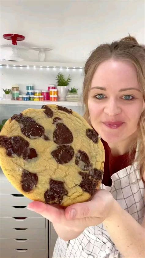 Giant Chocolate Chip Cookie Interesting Food Recipes Easy Baking Recipes Desserts Easy