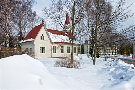 Oulunkylän vanhan kirkon nimi on nyt Oulunkylän puukirkko Kirkko ja