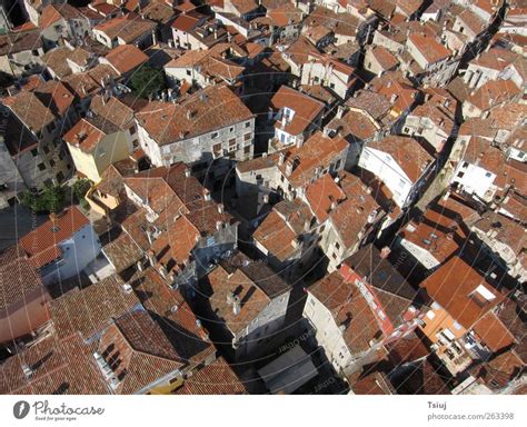 Ber Den D Chern Der Stadt Ein Lizenzfreies Stock Foto Von Photocase