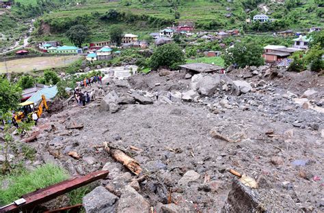 india landslides  floods  monsoon rains kill scores