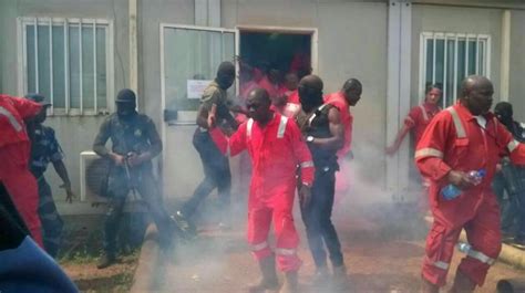 THE RIGHT TO STRIKE IN GABON OPPOSITION BETWEEN THE CONSTITUTION AND