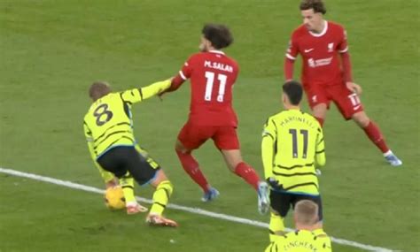 Kepala Wasit Inggris Ungkap Kesalahan Fatal Wasit Dalam Laga Liverpool