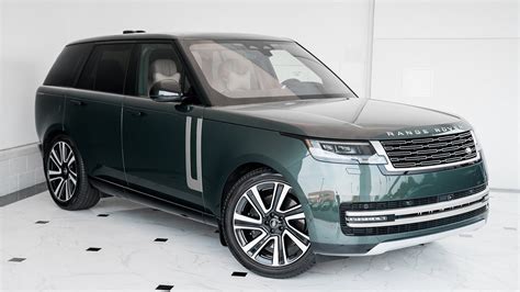 Belgravia Green Metallic On Caraway 2023 Land Rover Range Rover SE