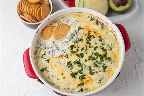 Fresh Spinach Dip: The Most Crowd-Pleasing, Creamy And Cheesy dipping sauce