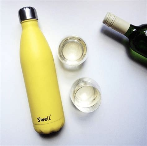 This Water Bottle Keeps Your Drinks Cold For 24 Hours And Hot For 12 Airows
