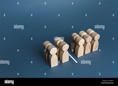 Four Out Of Ten People Separated By A Line Visualization Of Statistical Data 40 Of 100