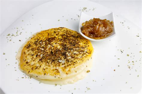 Queso Provolone A La Plancha Con Mermelada De Cebolla Restaurante