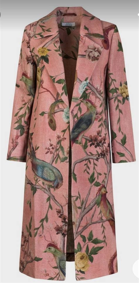 Pin by Vera Regina Schloenbach on É cor de rosa Coat fashion