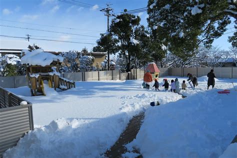 たくさん雪が降りました！！ ｜ブログ｜みどりの森八幡こども園