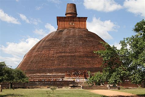 The Stupas of Anuradhapura – Sri Lanka For 91 Days