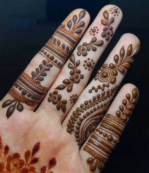 Finger Henna: 10 Trending Mehndi Designs for Fingers (Front and Back)