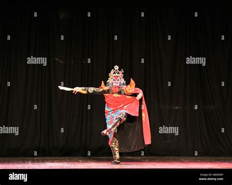 Sichuan Opera Face Changing Hi Res Stock Photography And Images Alamy