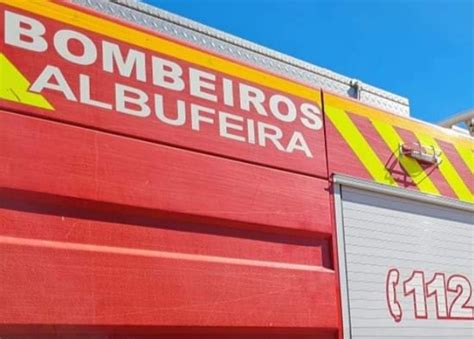 Homem Morre Em Praia De Albufeira Ap S Entrar Em Dificuldades No Mar