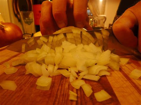 OnTheTable: Tips for Onion Slicing, Dicing