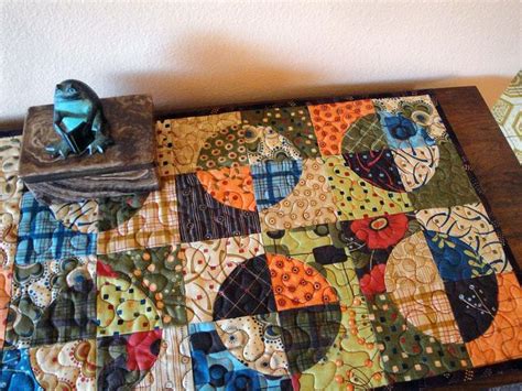 Drunkards Path Table Runner Closeup Modern Quilts Quilts Table Runners