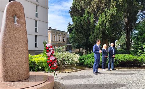 Povodom Dana državnosti položeni vijenci i zapaljene svijeće Grad Opatija