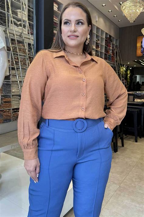 Camisa Plus Size Manga Longa Punho Marrom Vk Moda Plus Size