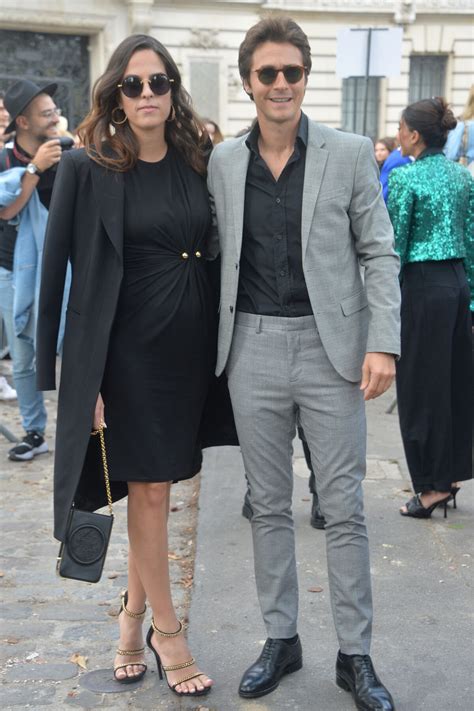 Photo Anouchka Delon Enceinte Et Son Compagnon Julien Dereims