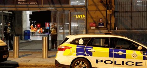 Manchester Un Uomo Accoltella Tre Persone Alla Stazione Gridando