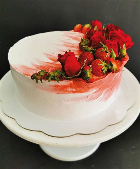 Strawberry Cake Decorated Cake By Frajla Jovana Cakesdecor