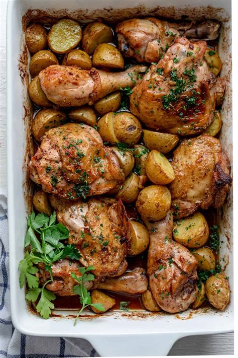 One Pan Chicken and Potoatoes | FeelGoodFoodie