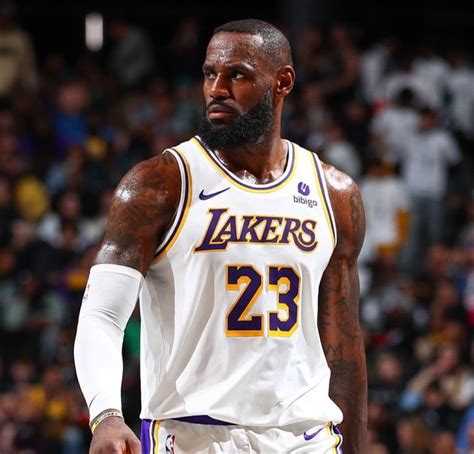 Lebron James在收官戰仍創下紀錄，之後在ig分享寫上︰「沒有天花板！」 Nba地域 籃球地帶 Fanpiece