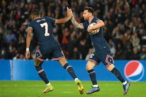 Foot Le Duo Kylian Mbapp Lionel Messi L Arme Fatale Du Psg