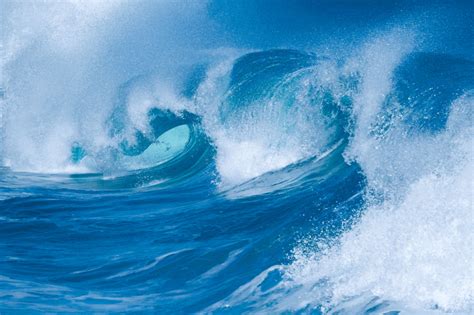 Types Of Breaking Waves: A Surfer's Guide | Beachfix