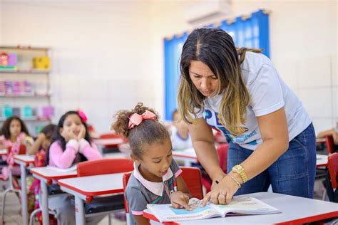 No Dia Do Professor Prefeitura De Petrolina Destaca Miss O Educadora