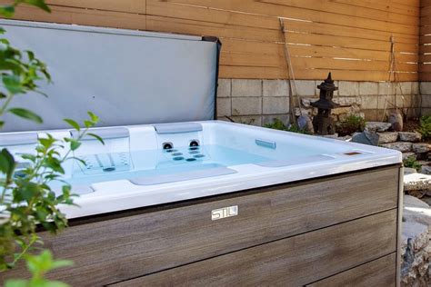 Bullfrog Spas Stil7 Hot Tubs And Swim Spas