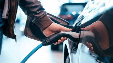 Quanto custa em média carregar um carro elétrico em Portugal