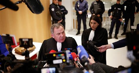 Sex ungmenni dæmd í tengslum við morð á kennara RÚV is