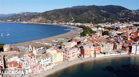 Lucadea LIstmo Che Divide Le Due Baie A Sestri Levante