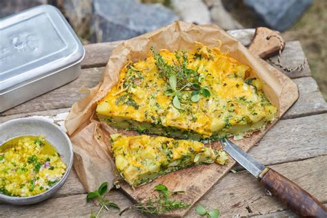 Käse Kräuter Frittata mit Salsa Schnell zubereitet einfach köstlich