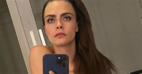 Cara Delevingne Strips Completely Naked As She Poses For Smouldering Mirror Selfie Daily Star