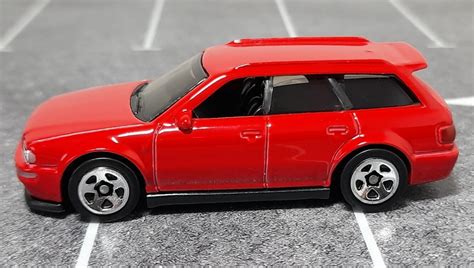Машинка Базова Hot Wheels 94 Audi Avant RS2 Factory Fresh 1 64 HTC54 Red купити в інтернет