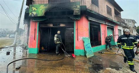 Un comercio se prendió fuego en Temperley trasladaron a dos heridos