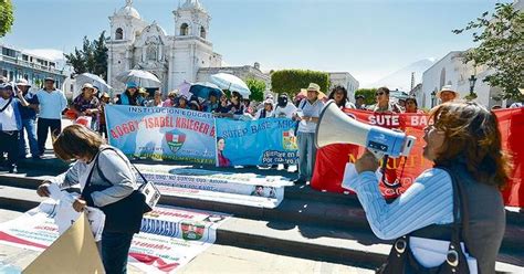 Más de 20 mil docentes de Puno y Arequipa acatarán huelga el 18 de