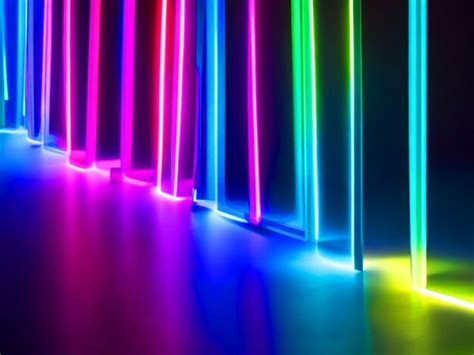 Varia las luces con colores fuertes en RGB con electrificación efecto