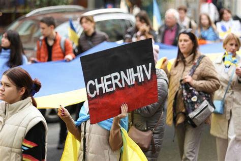 Tausende bei Ukraine und Iran Demo in Köln Schilder Stoppt