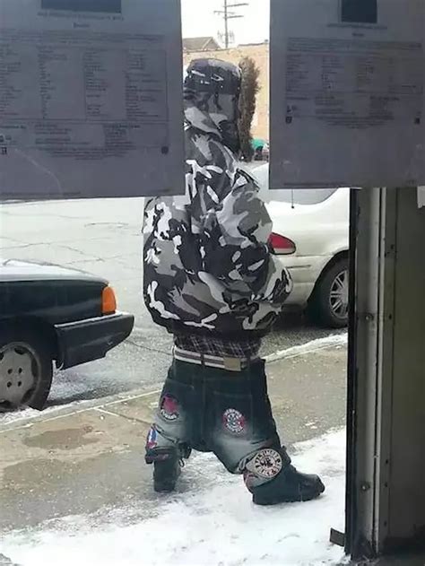 Potret Celana Jeans Nyeleneh Dengan Model Tak Biasa Ini Bikin Geleng Kepala Hot Liputan