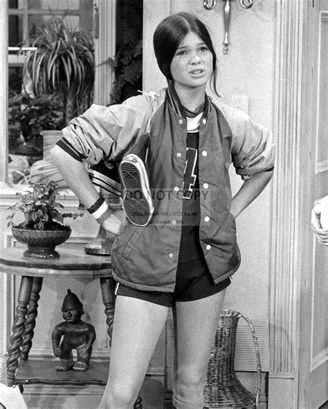 VALERIE BERTINELLI IN "ONE DAY AT A TIME" CBS TV - 8X10 PUBLICITY PHOTO ...