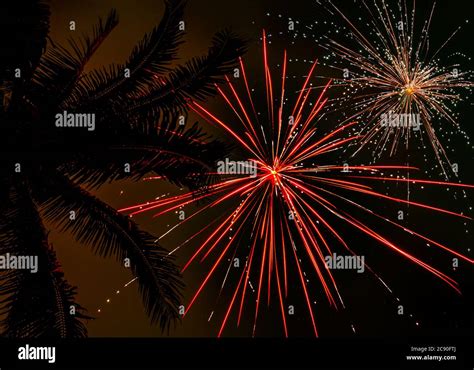 Sagoma Di Fuochi D Artificio Immagini E Fotografie Stock Ad Alta