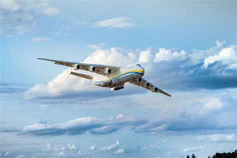 Kij W Ukraina Sierpie Samolot Antonov An Mriya