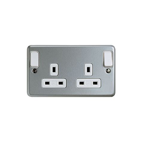 13a Dp 2 Gang Double Switched Socket Twin Earth Metal Clad