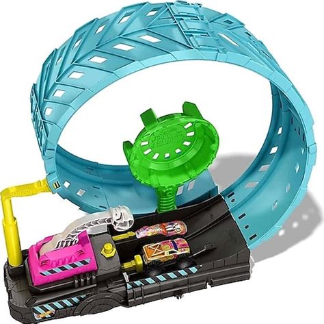 Hot Wheels Monster Trucks Karanl Kta Parlayan Emberde Yar Seti Hbn Fiyatlar Zellikleri