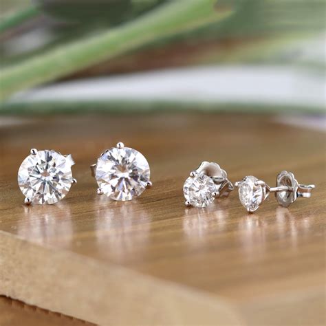 The Best Setting for Your Diamond Studs - DiamondStuds News